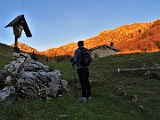 79 Al Crocefisso della Baita Sota (1496 m) siamo sul sent. 503 dei valloni per rientrare a Cornalba